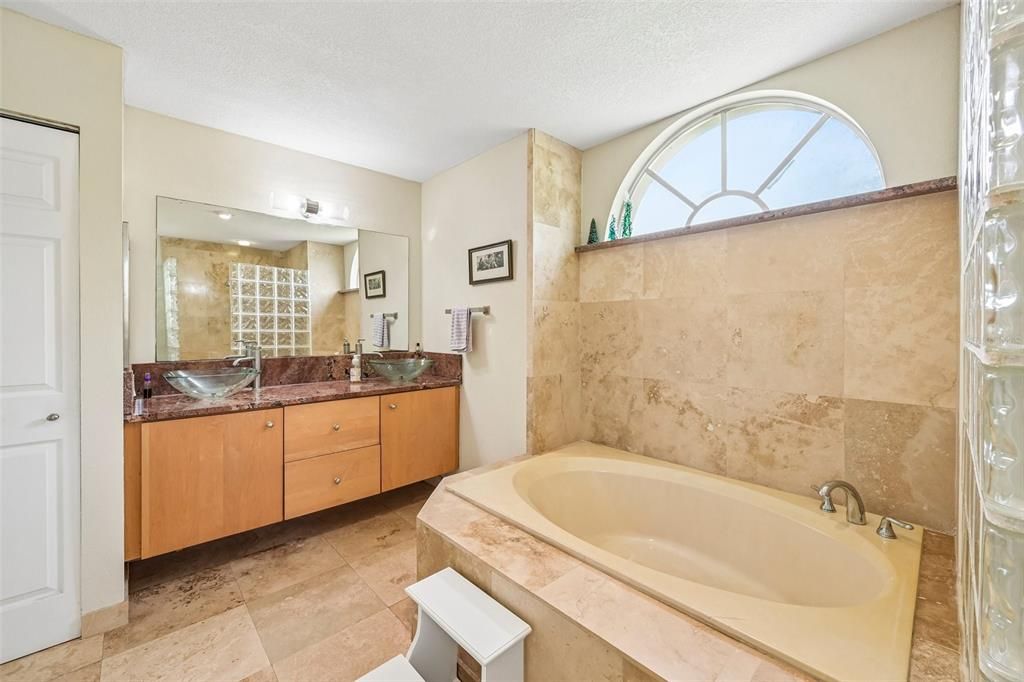 En Venta: $595,000 (3 camas, 2 baños, 1511 Pies cuadrados)