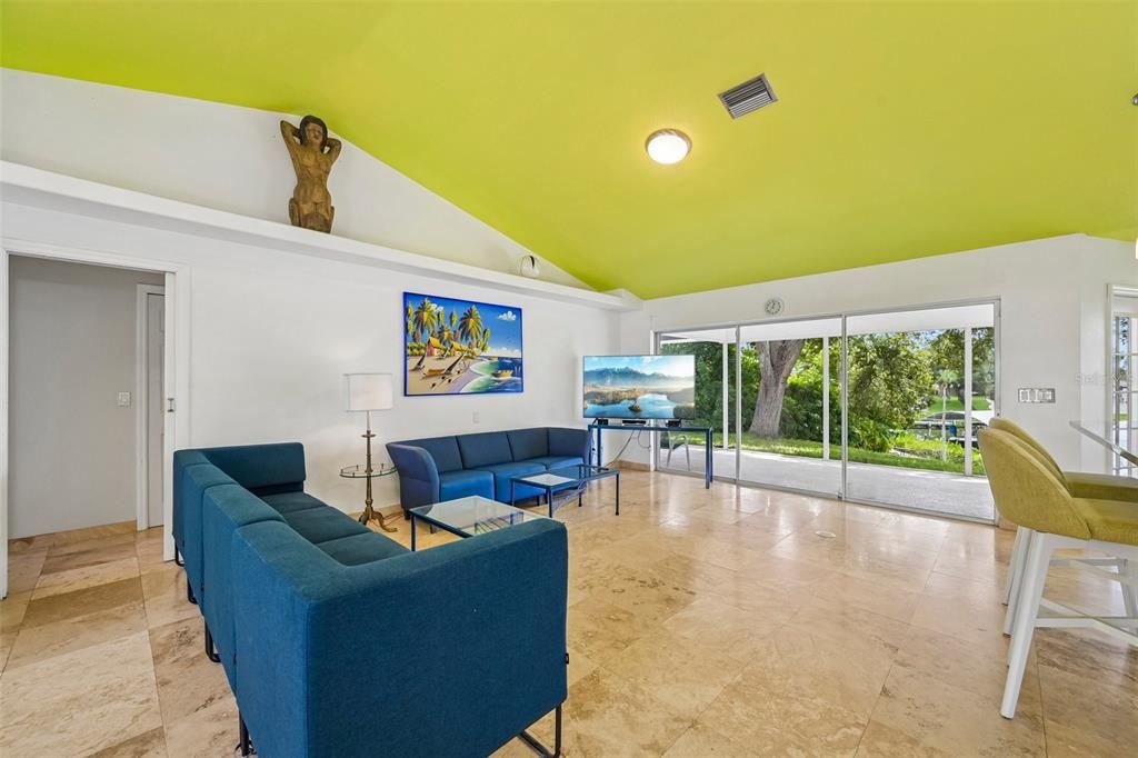En Venta: $595,000 (3 camas, 2 baños, 1511 Pies cuadrados)