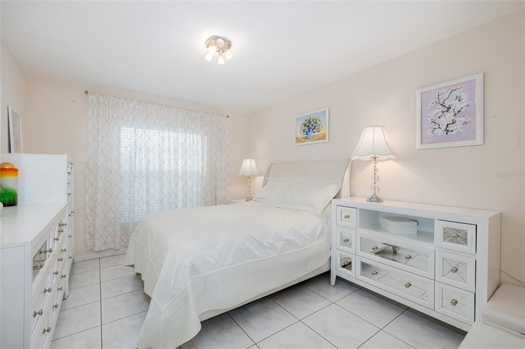 For Sale: $279,000 (2 beds, 2 baths, 1343 Square Feet)