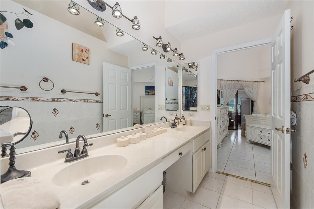 For Sale: $279,000 (2 beds, 2 baths, 1343 Square Feet)