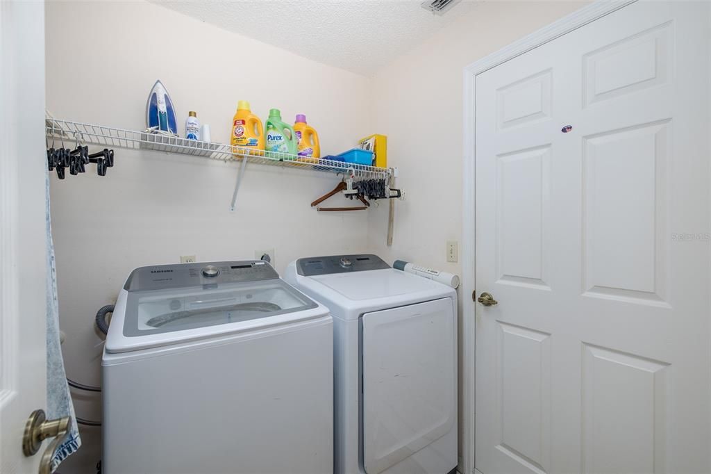 For Sale: $279,000 (2 beds, 2 baths, 1343 Square Feet)