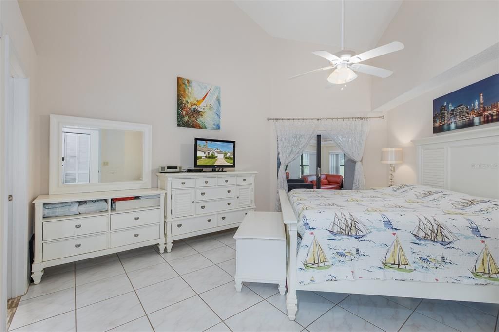 For Sale: $279,000 (2 beds, 2 baths, 1343 Square Feet)