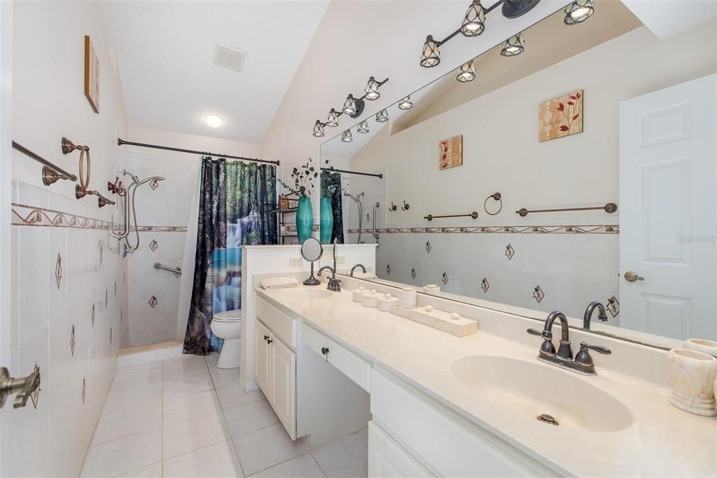For Sale: $279,000 (2 beds, 2 baths, 1343 Square Feet)