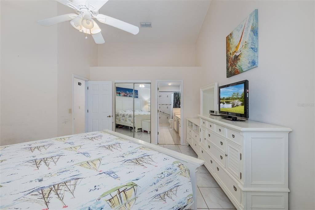 For Sale: $279,000 (2 beds, 2 baths, 1343 Square Feet)