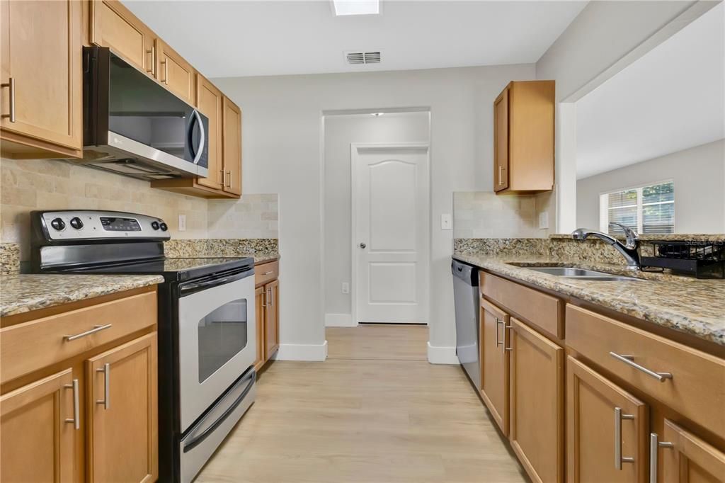 For Sale: $195,000 (3 beds, 2 baths, 1302 Square Feet)