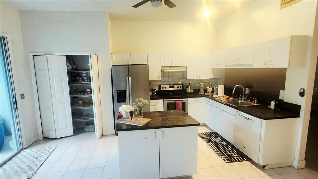 For Sale: $440,000 (4 beds, 3 baths, 2844 Square Feet)