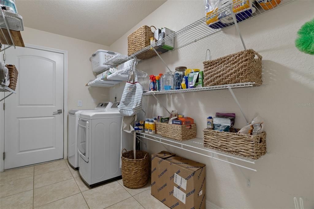 待售: $399,900 (4 贝兹, 2 浴室, 2160 平方英尺)
