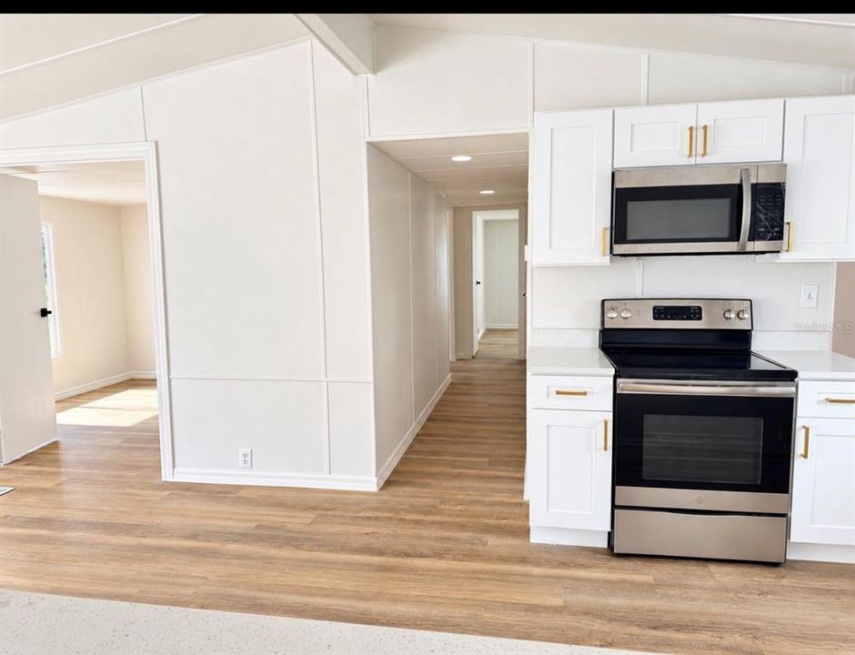 На продажу: $245,000 (4 спален, 2 ванн, 1782 Квадратных фут)