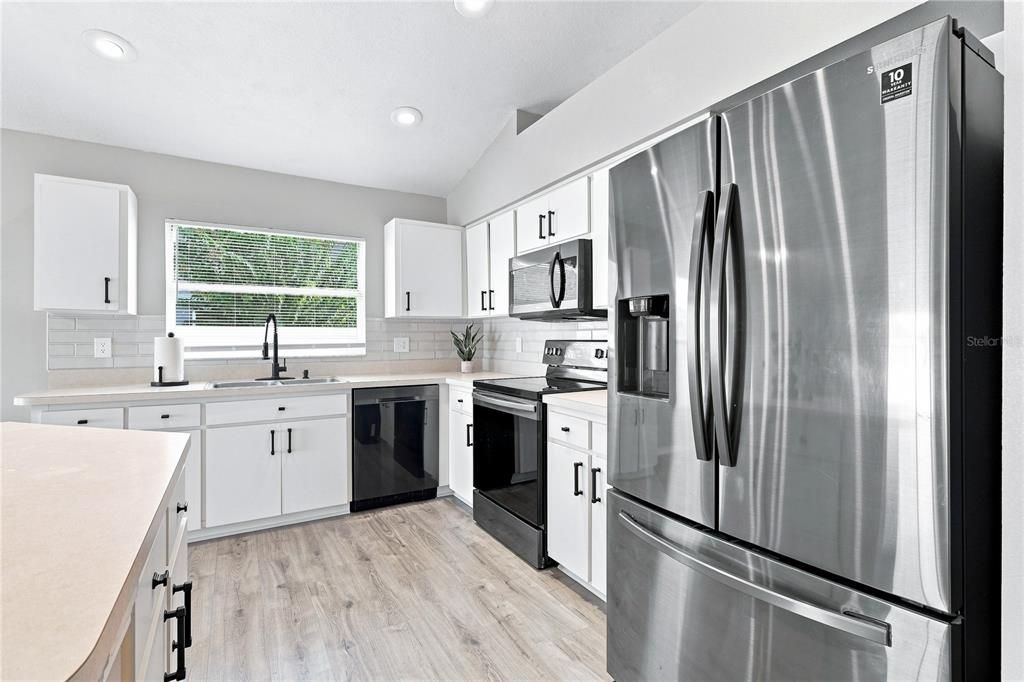 For Sale: $379,000 (3 beds, 2 baths, 1928 Square Feet)