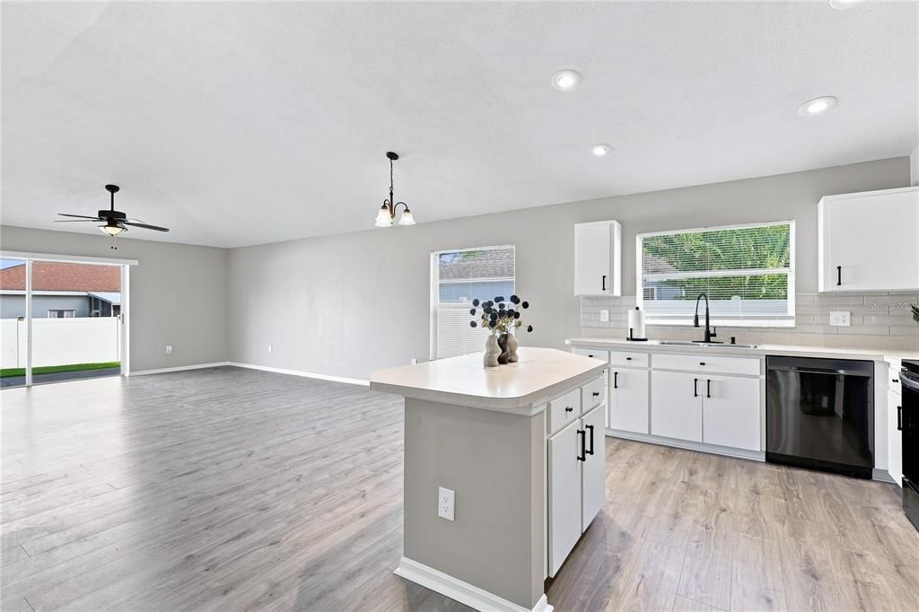 For Sale: $379,000 (3 beds, 2 baths, 1928 Square Feet)