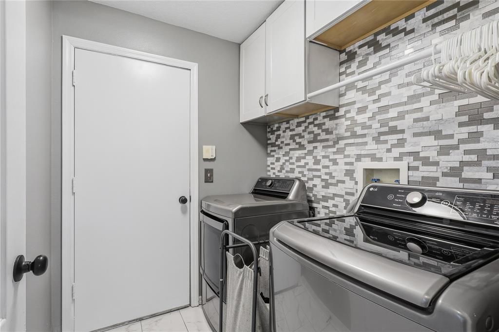 For Sale: $379,000 (3 beds, 2 baths, 1928 Square Feet)