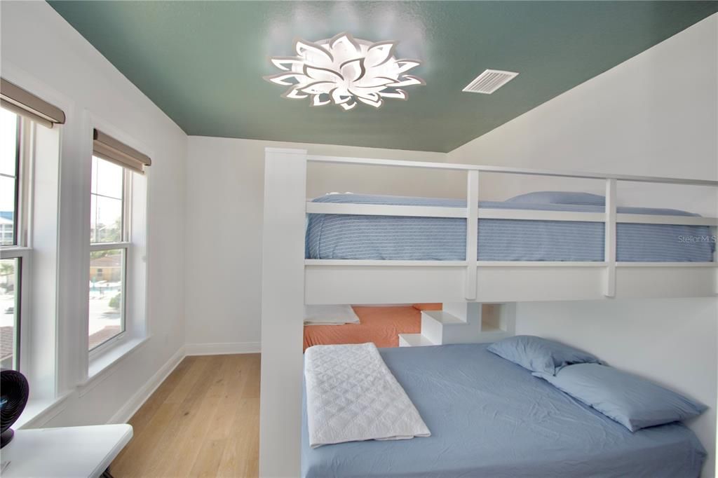 For Sale: $1,450,000 (3 beds, 3 baths, 2364 Square Feet)