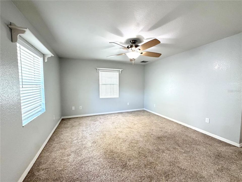 En Venta: $349,900 (4 camas, 2 baños, 2114 Pies cuadrados)