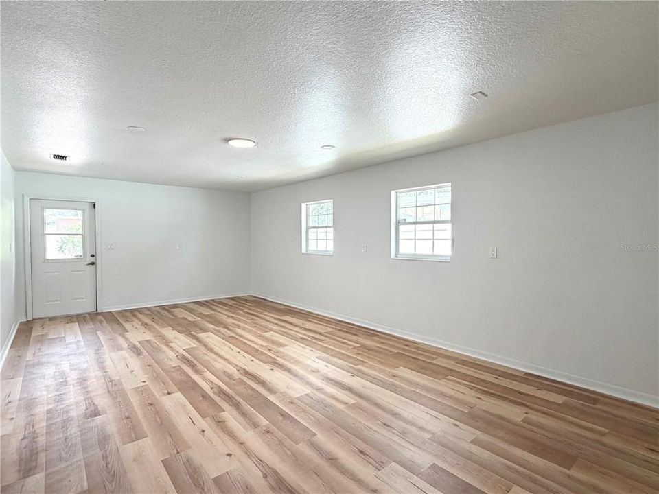 En Venta: $349,900 (4 camas, 2 baños, 2114 Pies cuadrados)