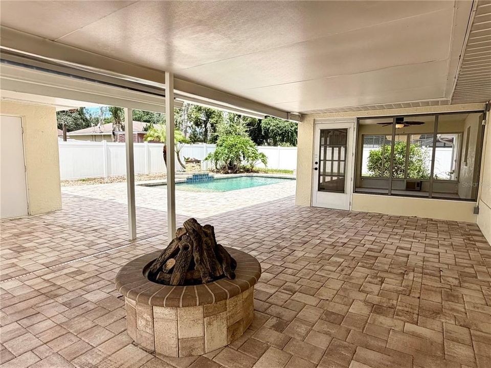 En Venta: $349,900 (4 camas, 2 baños, 2114 Pies cuadrados)