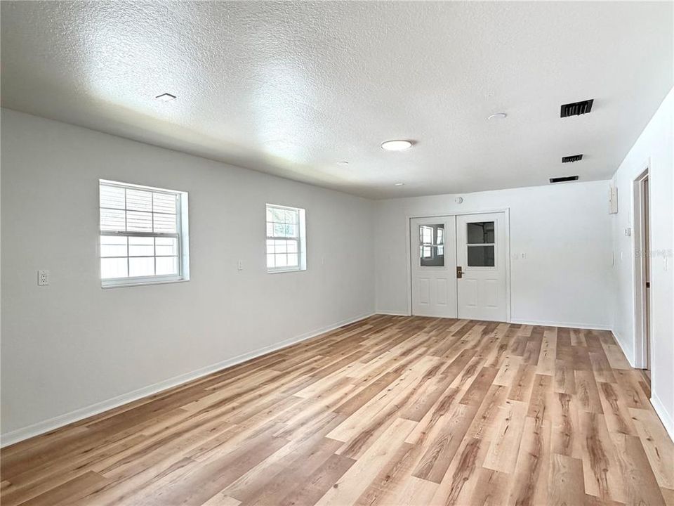 En Venta: $349,900 (4 camas, 2 baños, 2114 Pies cuadrados)