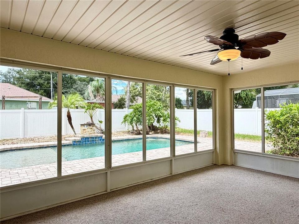En Venta: $349,900 (4 camas, 2 baños, 2114 Pies cuadrados)