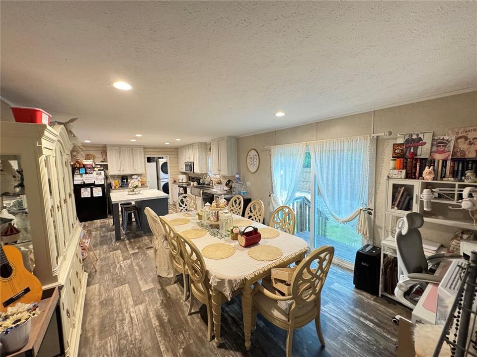 For Sale: $285,000 (4 beds, 2 baths, 1580 Square Feet)