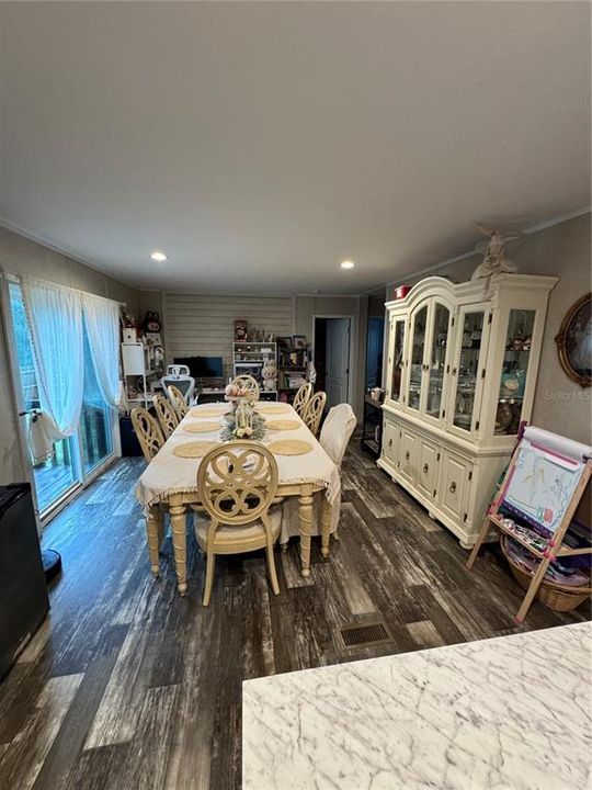 For Sale: $285,000 (4 beds, 2 baths, 1580 Square Feet)