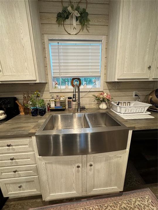 For Sale: $285,000 (4 beds, 2 baths, 1580 Square Feet)