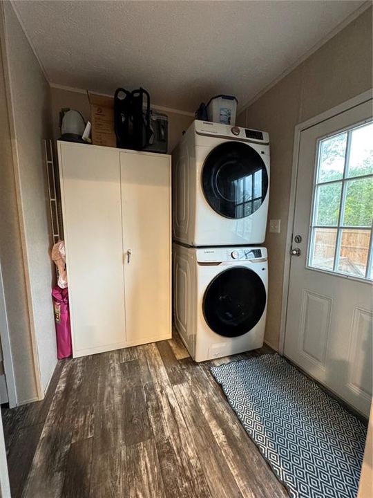 For Sale: $285,000 (4 beds, 2 baths, 1580 Square Feet)