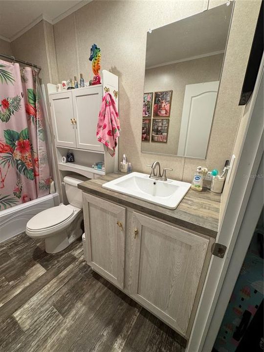 For Sale: $285,000 (4 beds, 2 baths, 1580 Square Feet)