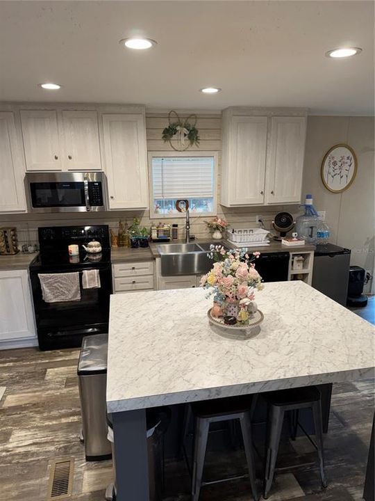 For Sale: $285,000 (4 beds, 2 baths, 1580 Square Feet)