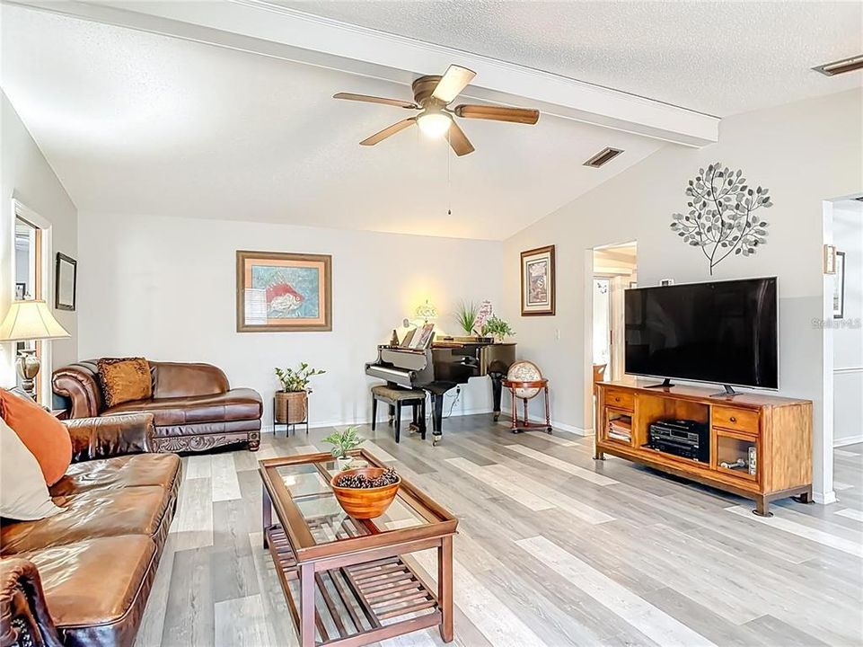 For Sale: $316,900 (3 beds, 2 baths, 1620 Square Feet)