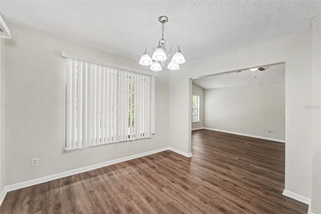 На продажу: $299,900 (3 спален, 2 ванн, 1865 Квадратных фут)