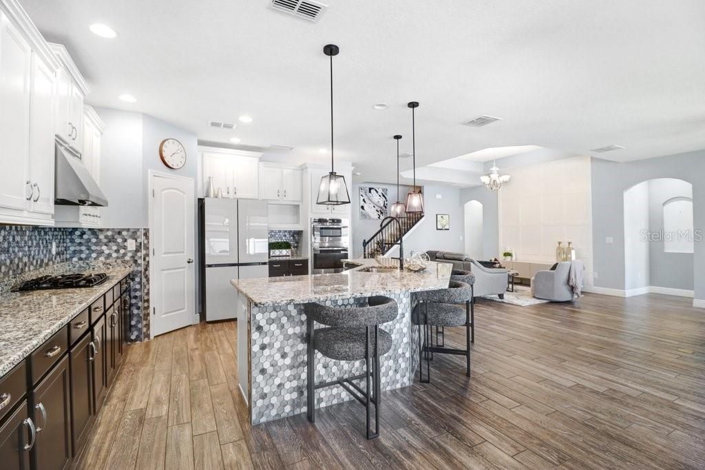 En Venta: $659,900 (4 camas, 3 baños, 2955 Pies cuadrados)