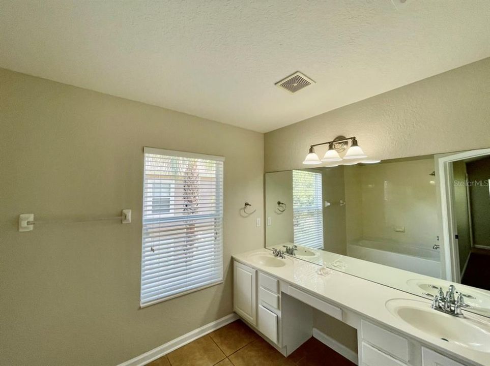 For Rent: $2,150 (3 beds, 2 baths, 1647 Square Feet)