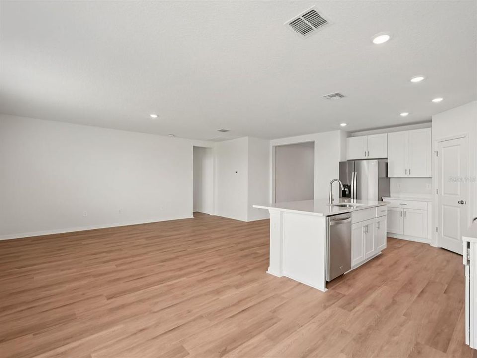 For Sale: $374,050 (4 beds, 3 baths, 1988 Square Feet)