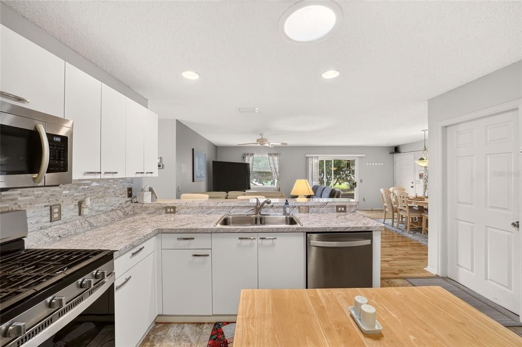 For Sale: $275,000 (2 beds, 2 baths, 1156 Square Feet)