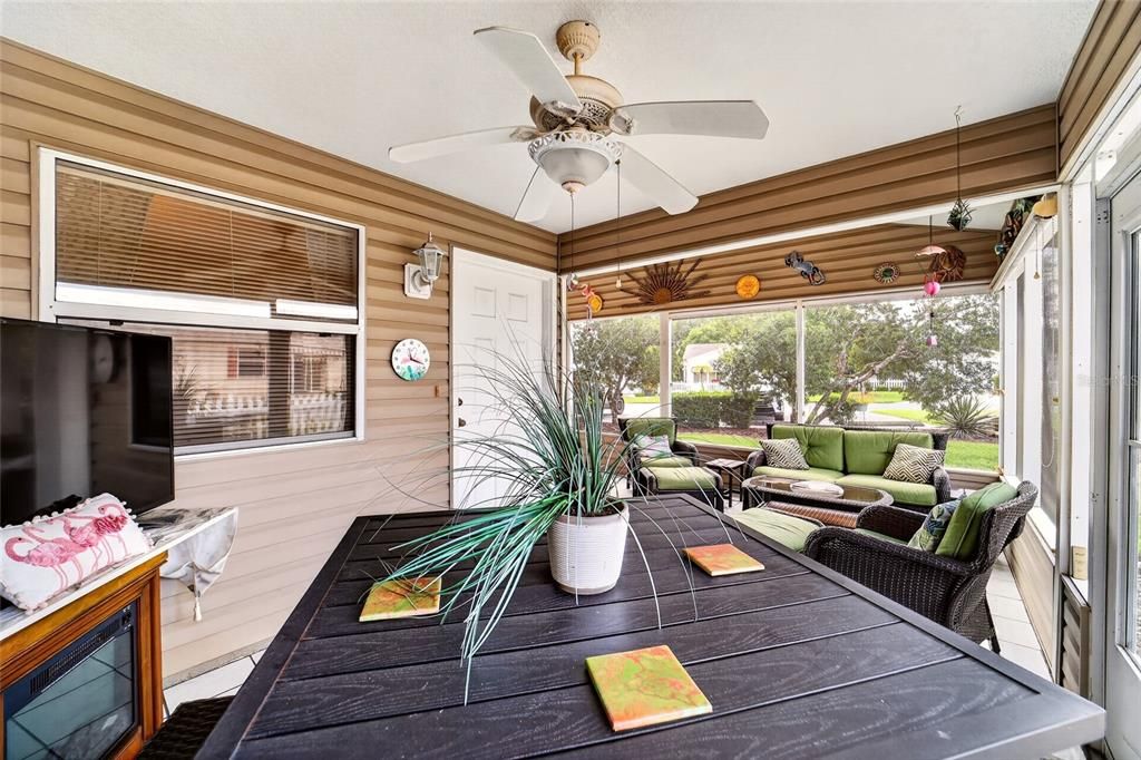 For Sale: $275,000 (2 beds, 2 baths, 1156 Square Feet)