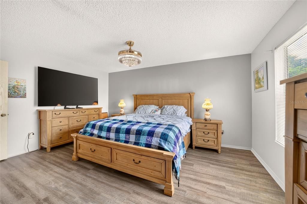 For Sale: $275,000 (2 beds, 2 baths, 1156 Square Feet)