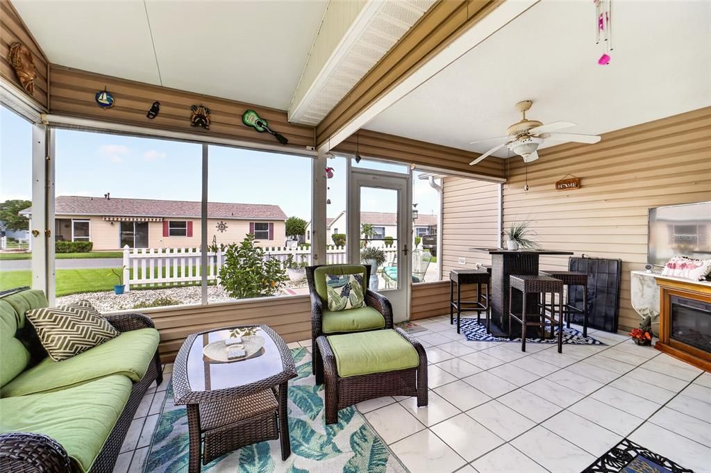For Sale: $275,000 (2 beds, 2 baths, 1156 Square Feet)