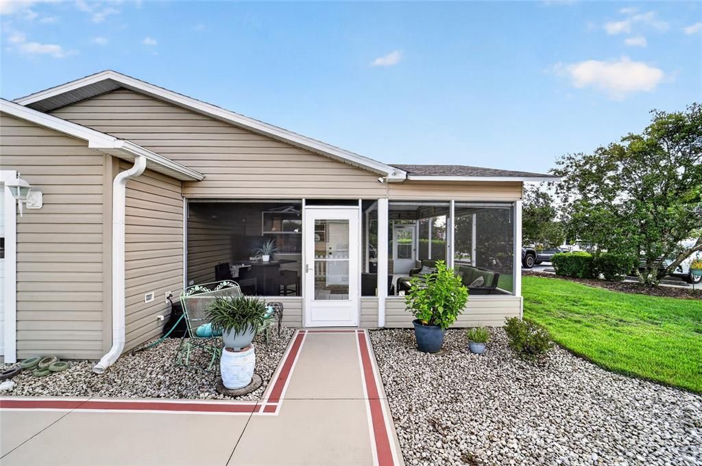 For Sale: $275,000 (2 beds, 2 baths, 1156 Square Feet)