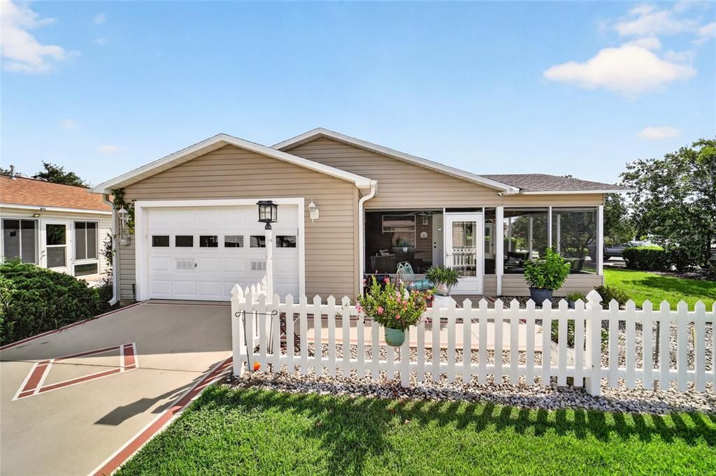 For Sale: $275,000 (2 beds, 2 baths, 1156 Square Feet)