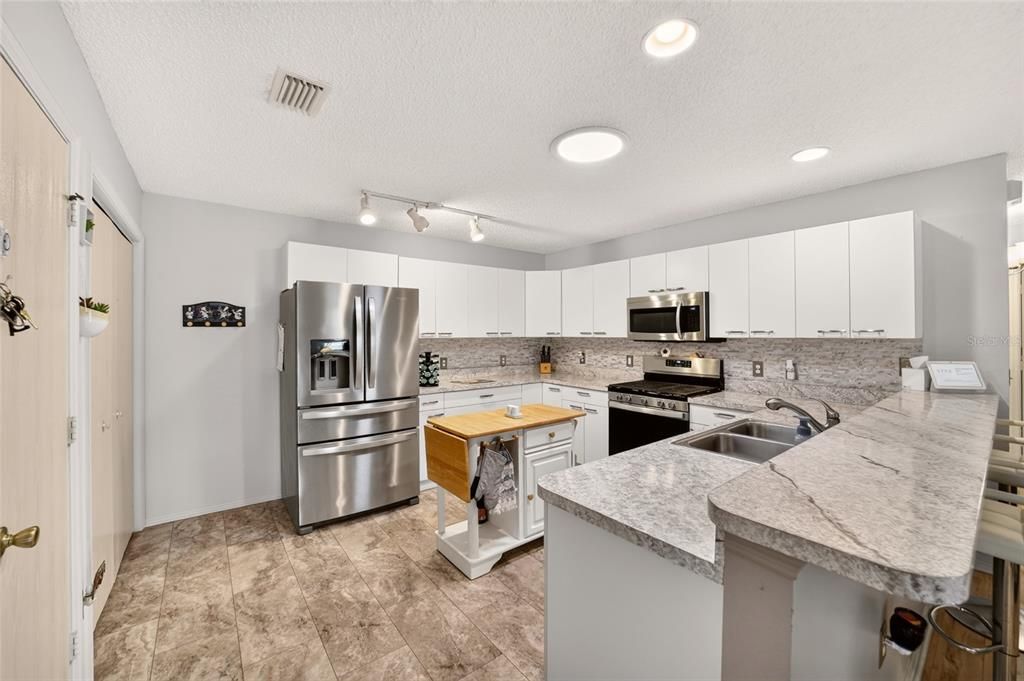 For Sale: $275,000 (2 beds, 2 baths, 1156 Square Feet)