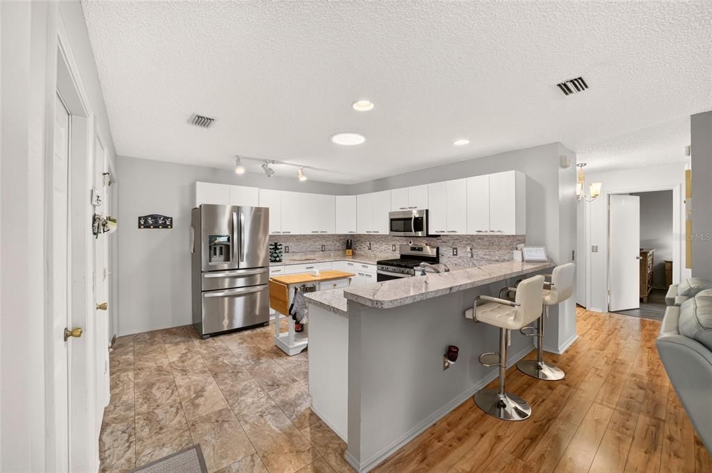 For Sale: $275,000 (2 beds, 2 baths, 1156 Square Feet)