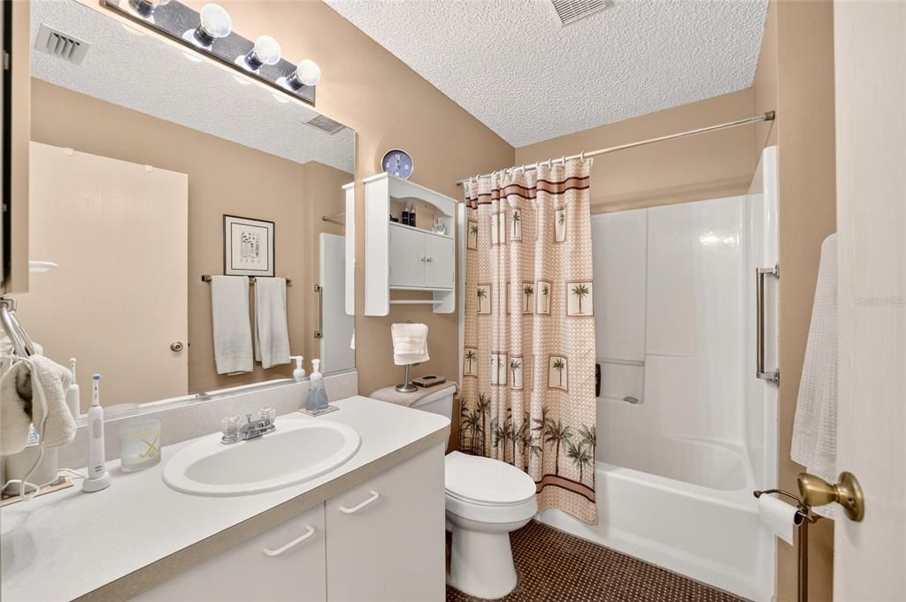 For Sale: $275,000 (2 beds, 2 baths, 1156 Square Feet)
