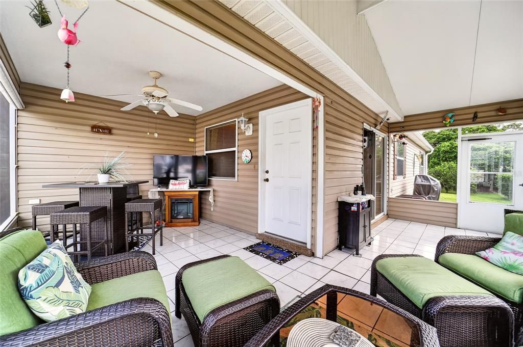 For Sale: $275,000 (2 beds, 2 baths, 1156 Square Feet)