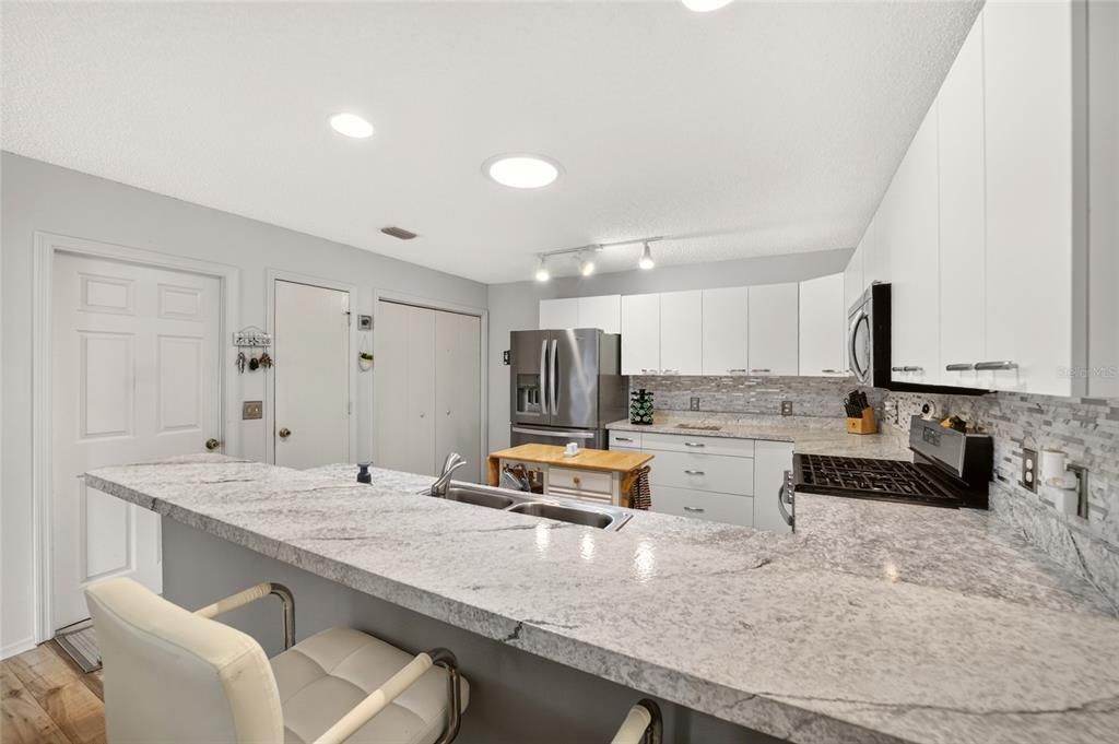 For Sale: $275,000 (2 beds, 2 baths, 1156 Square Feet)