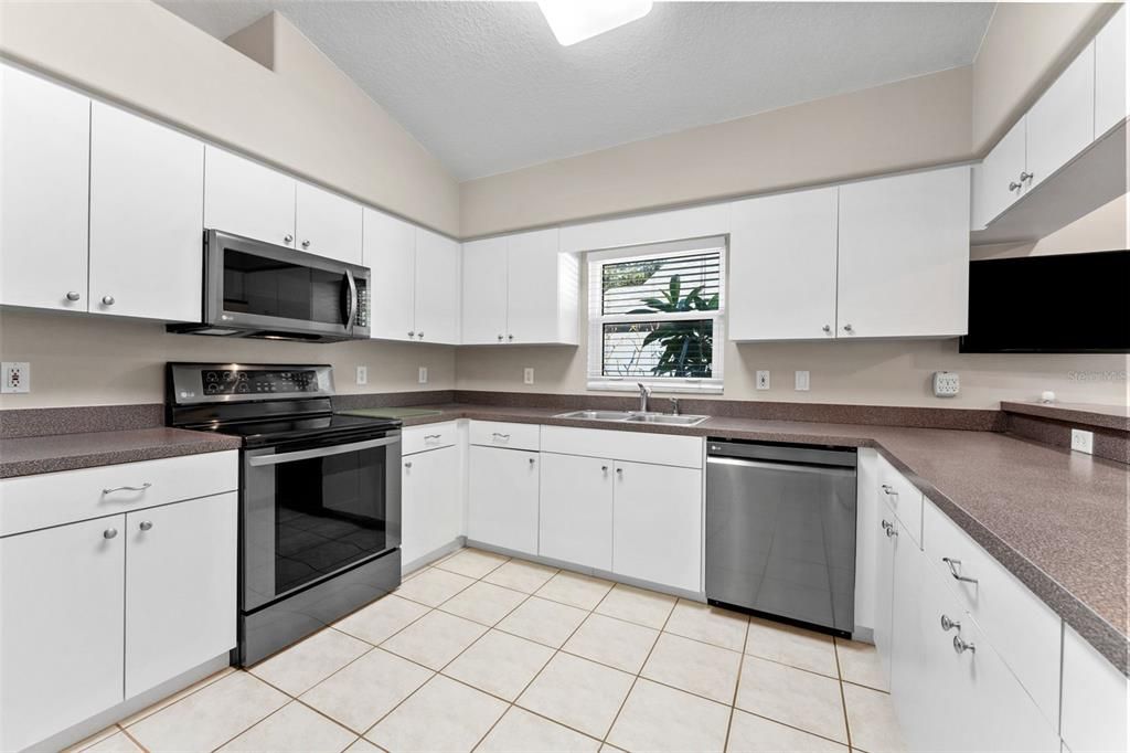 Activo con contrato: $650,000 (3 camas, 2 baños, 1528 Pies cuadrados)