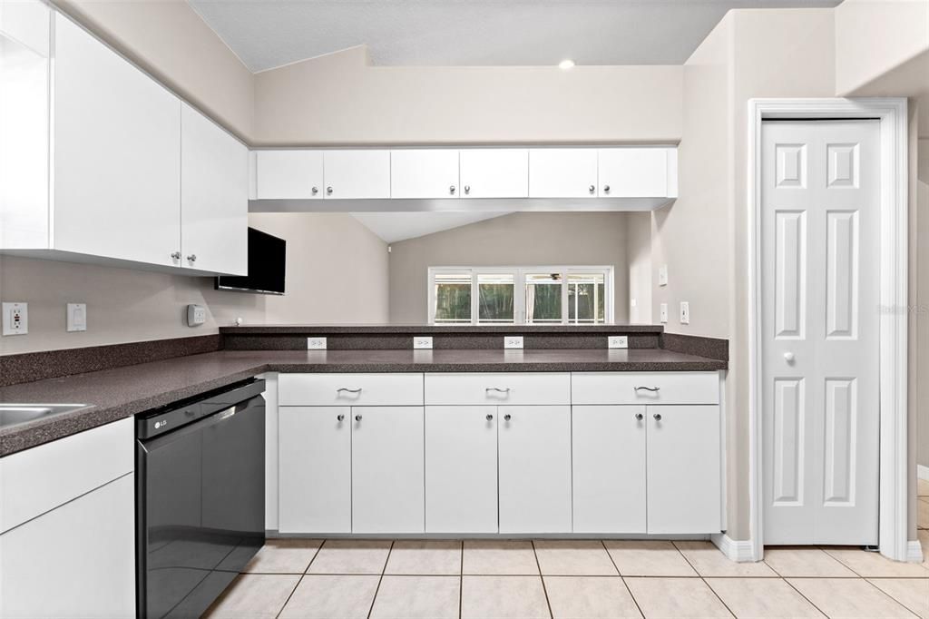 Activo con contrato: $650,000 (3 camas, 2 baños, 1528 Pies cuadrados)