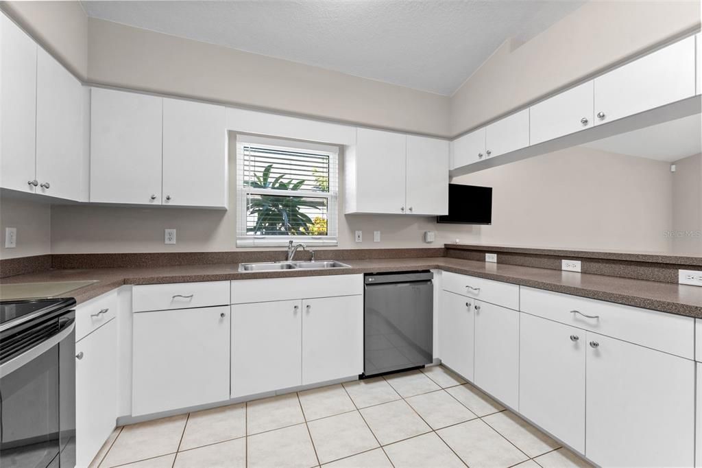 Activo con contrato: $650,000 (3 camas, 2 baños, 1528 Pies cuadrados)