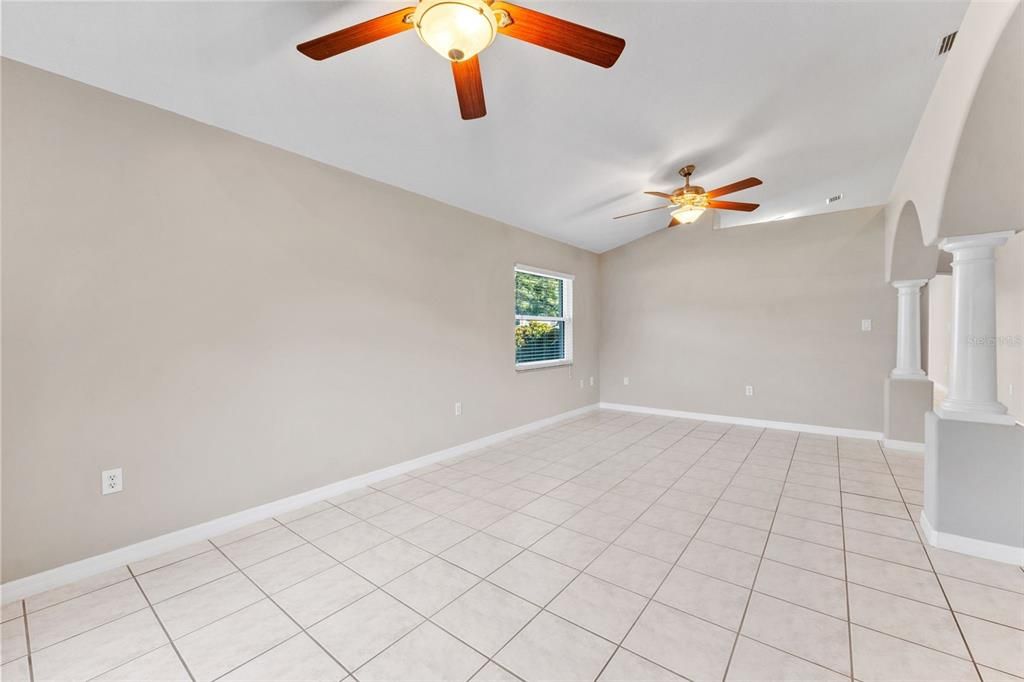 Activo con contrato: $650,000 (3 camas, 2 baños, 1528 Pies cuadrados)