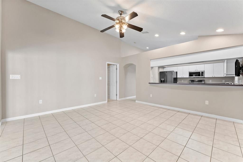 Activo con contrato: $650,000 (3 camas, 2 baños, 1528 Pies cuadrados)