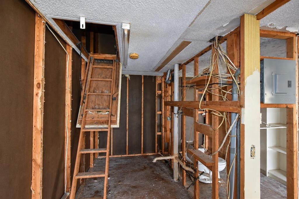 For Sale: $135,000 (1 beds, 1 baths, 576 Square Feet)