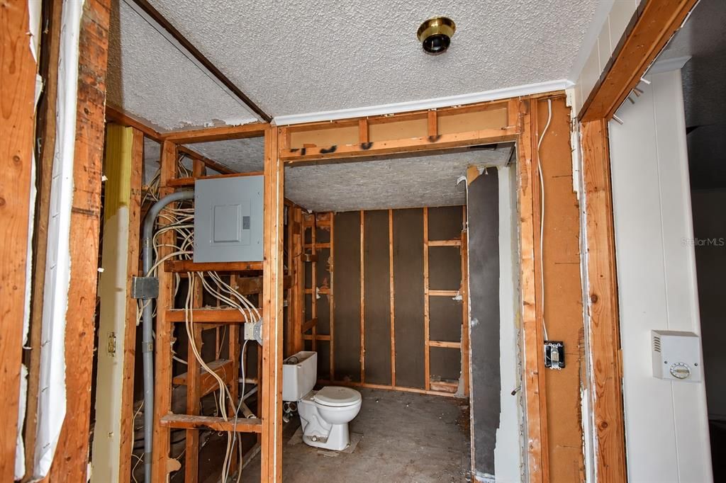 For Sale: $135,000 (1 beds, 1 baths, 576 Square Feet)